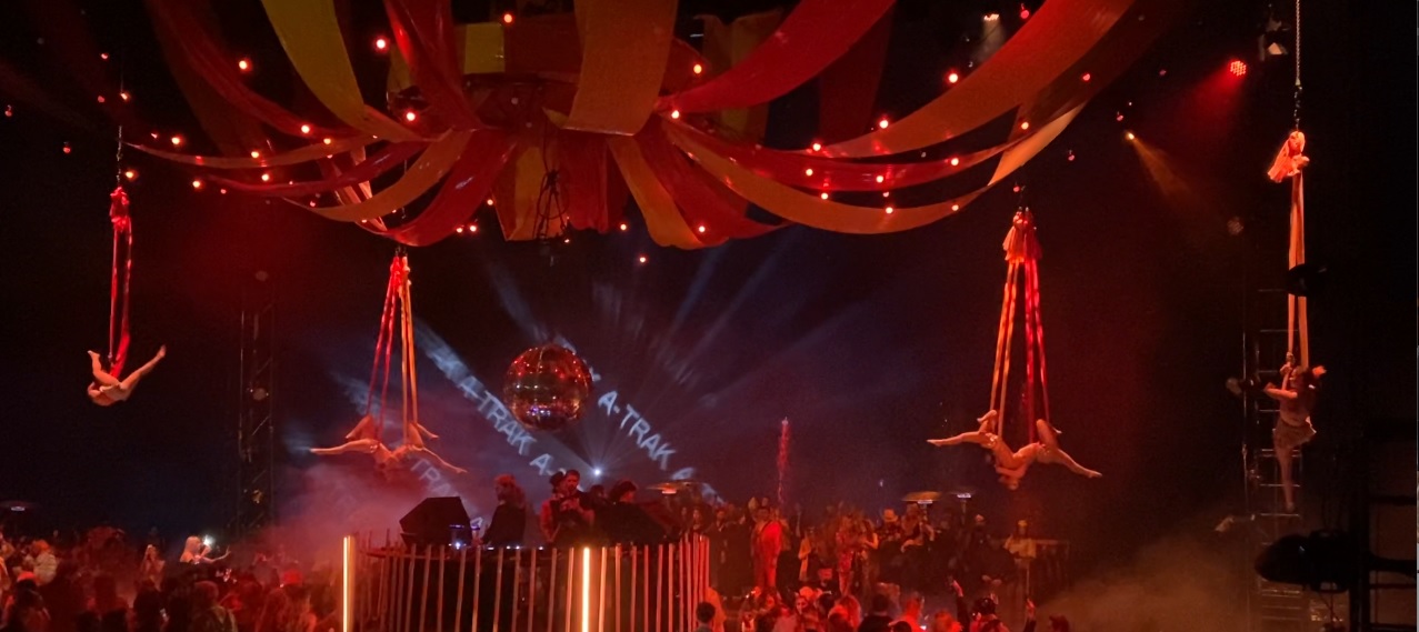 Cirque Lunaire performance